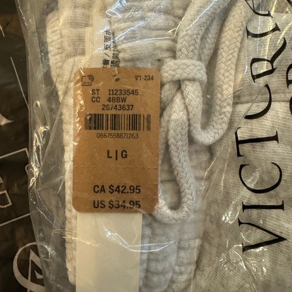 NWT: VS PINK Women’s Curved Full Grey Hem Shorts: Large - Picture 3 of 4